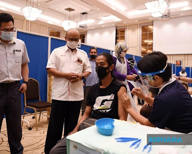 Unvaccinated religious teachers in Selangor to be suspended: Islamic department 
