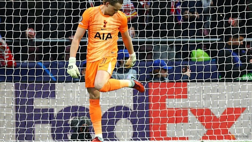 Tottenham sub goalkeeper Kinsky in 17th minute after Atletico score three