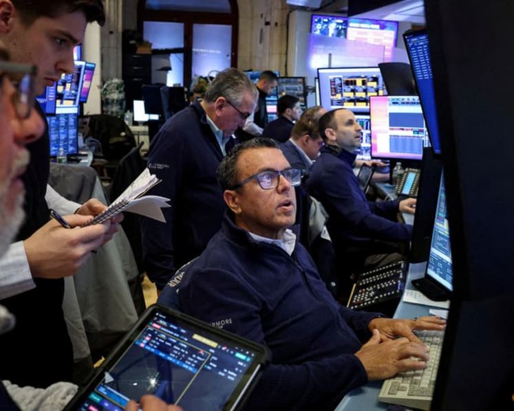 US, European stocks fall as Iran war drives oil rally, bond selloff