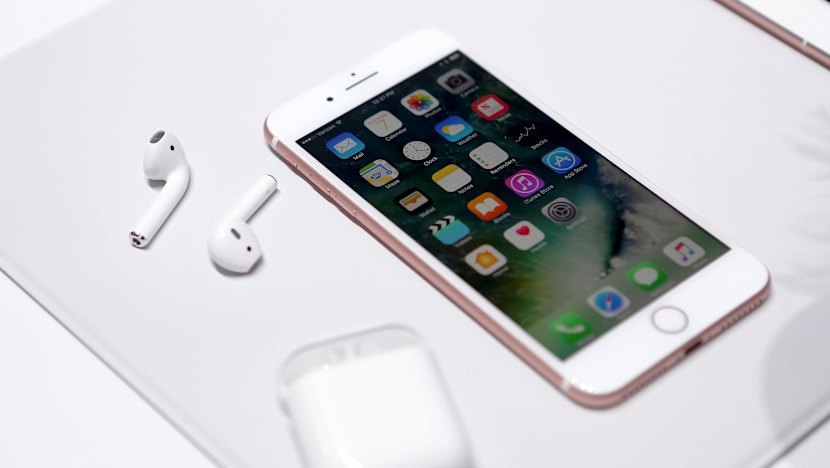 Singtel, M1, StarHub release price plans for iPhone 7, iPhone 7 Plus