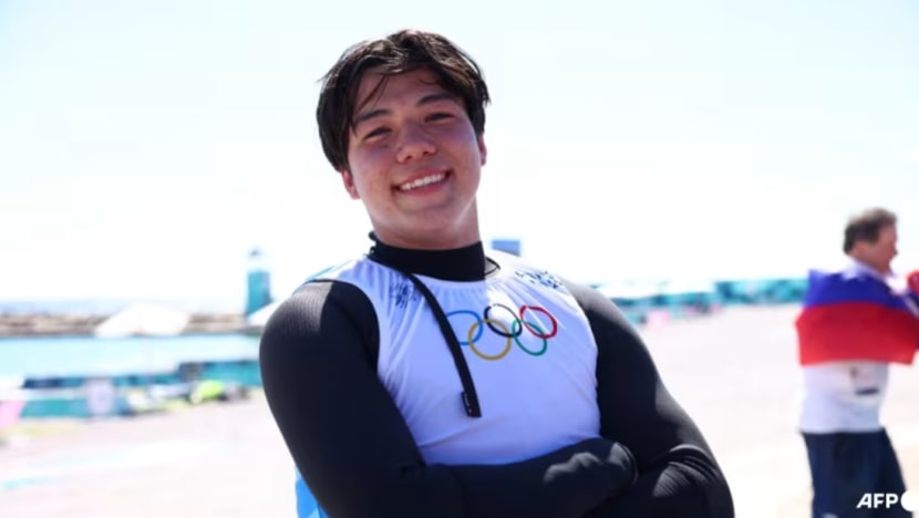 Atlet 'kite foil' SG Maximilian Maeder juarai pertandingan di Sepanyol