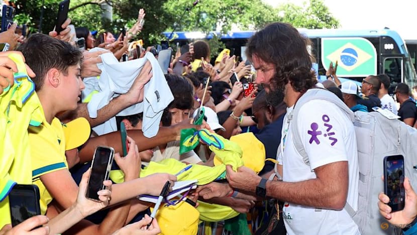 Heat no problem for passionate Brazil fans waiting to greet team in Houston