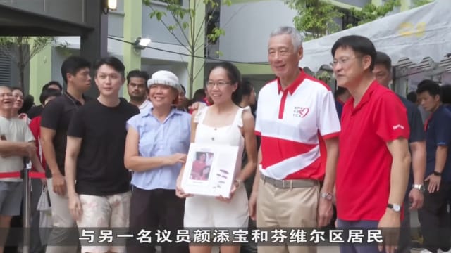 李总理参加芬维尔区嘉年华会 与居民欢庆母亲节
