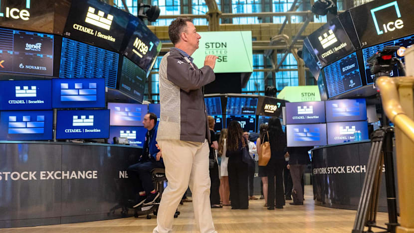 Wall St ends lower for the day and week as chip selloff broadens