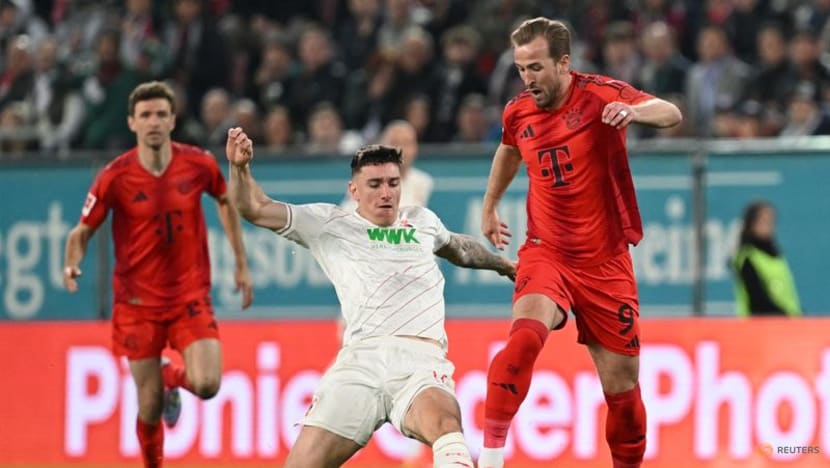 Bayern battle past 10-man Augsburg but Musiala goes off injured