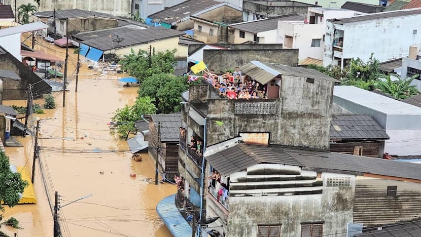 Thailand begins cleanup after worst flooding in decade