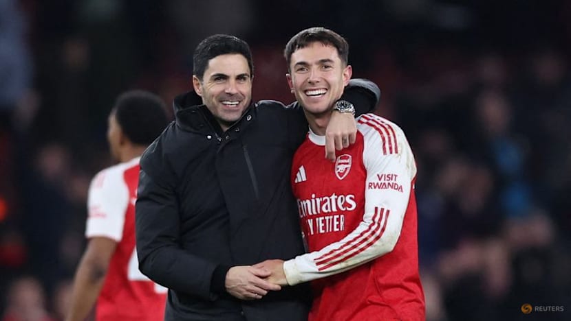 Arsenal halt Villa charge to stay clear in title race