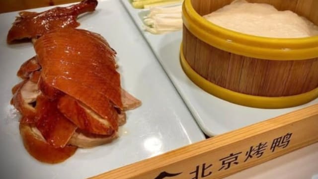 #sgdeals 万家福欢庆1周年　“北京挂炉烤鸭”买一送一