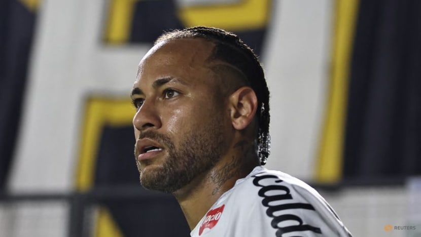 Neymar says he felt offended, explaining confrontation with Santos fan
