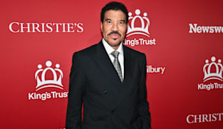   Penyanyi Amerika Lionel Richie dirawat di ICU selepas konsert