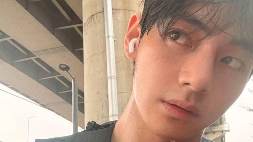 Bercucuran keringat, V BTS tetap semangat lari di tengah winter Korea