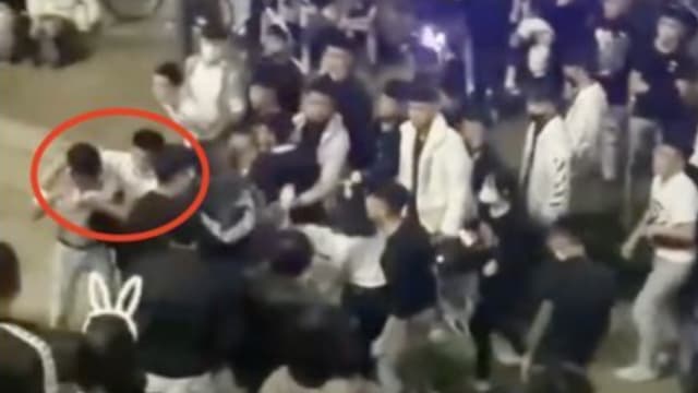 台湾高雄跨年夜活动台下群殴 两青年送院