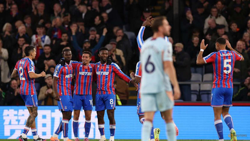 Crystal Palace coast to 2-0 win over Brentford