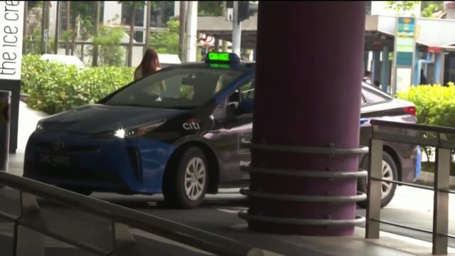 德士新增附加费时段 乘客谅解司机收入增加