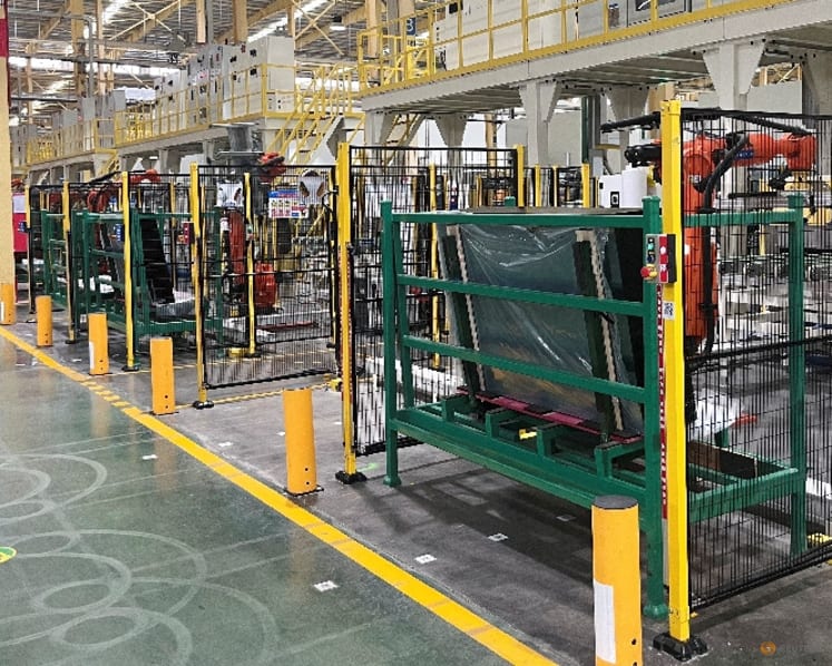 Tech boom powers China's factories but economic imbalances deepen as consumption slows
