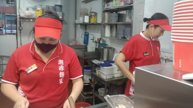 小贩怨大热天仍得戴口罩 食品局：可选戴防飞沫口罩