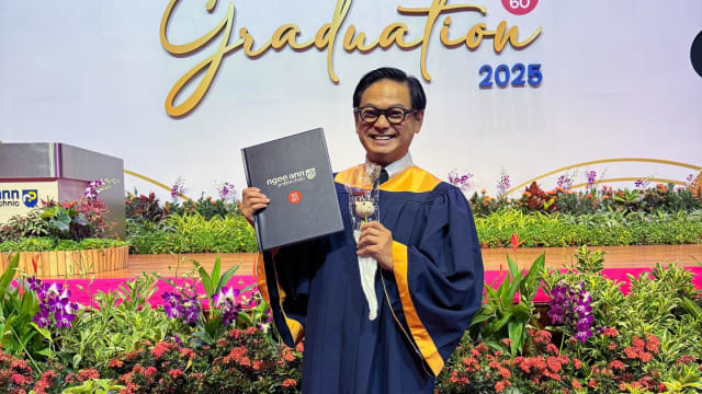 半工半读真不容易，周崇庆终于领文凭毕业了！
