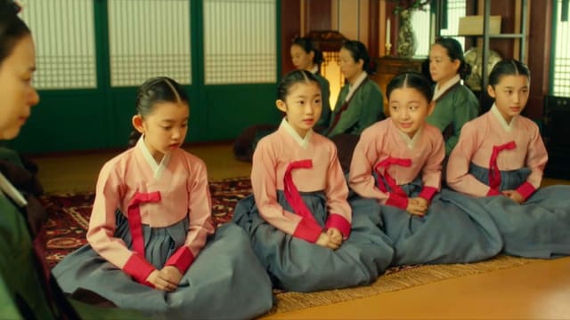 衣袖红镶边（第1集）：爱讲故事的宫女德任