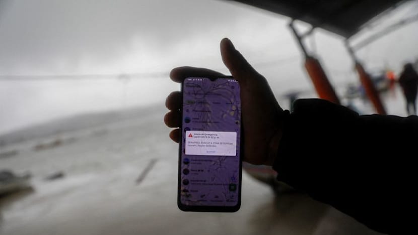 Satellite observations offer insight into a tsunami's early stages