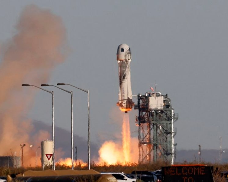 Blue Origin shutters New Shepard rocket program to focus on moon lander development