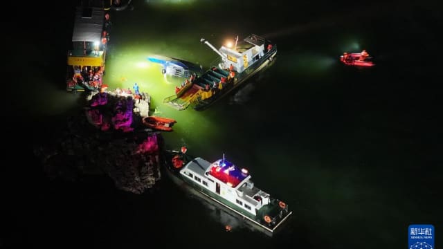 中国贵州发生游船侧翻事故 酿3死14人失踪