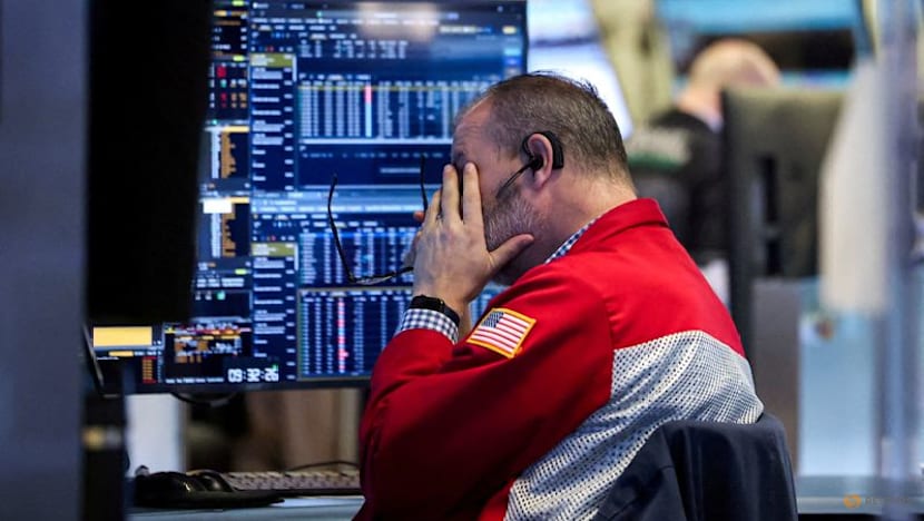 Dow confirms correction as traders worry about war
