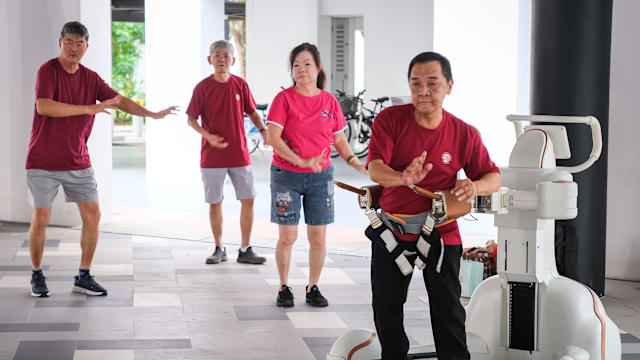 南大等机构推出复健机器人 预防年长者锻炼时跌倒