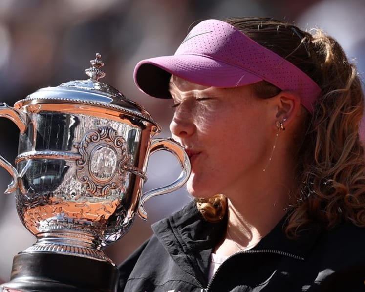 A star is born as Andreeva eases into Grand Slam winners' club
