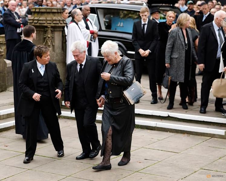 Ricky Hatton's funeral draws thousands in Manchester tribute