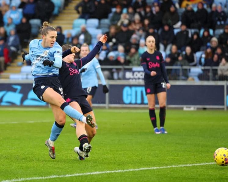 Man City stay top of WSL, Chelsea keep pressure on