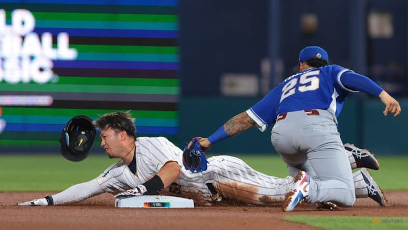 Baseball-Venezuela stun Japan to reach WBC semi-finals, Italy eliminate Puerto Rico