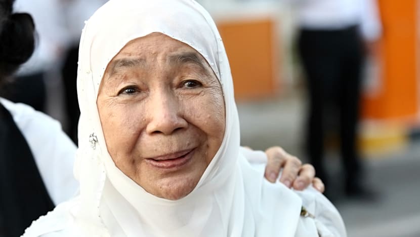 PM Lee, family and friends pay respects to S R Nathan