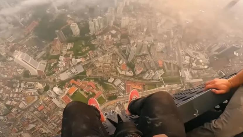 Menara Merdeka 118 di M'sia diceroboh lagi oleh sekumpulan warga asing Menara Merdeka 118 di M'sia diceroboh lagi oleh sekumpulan warga asing