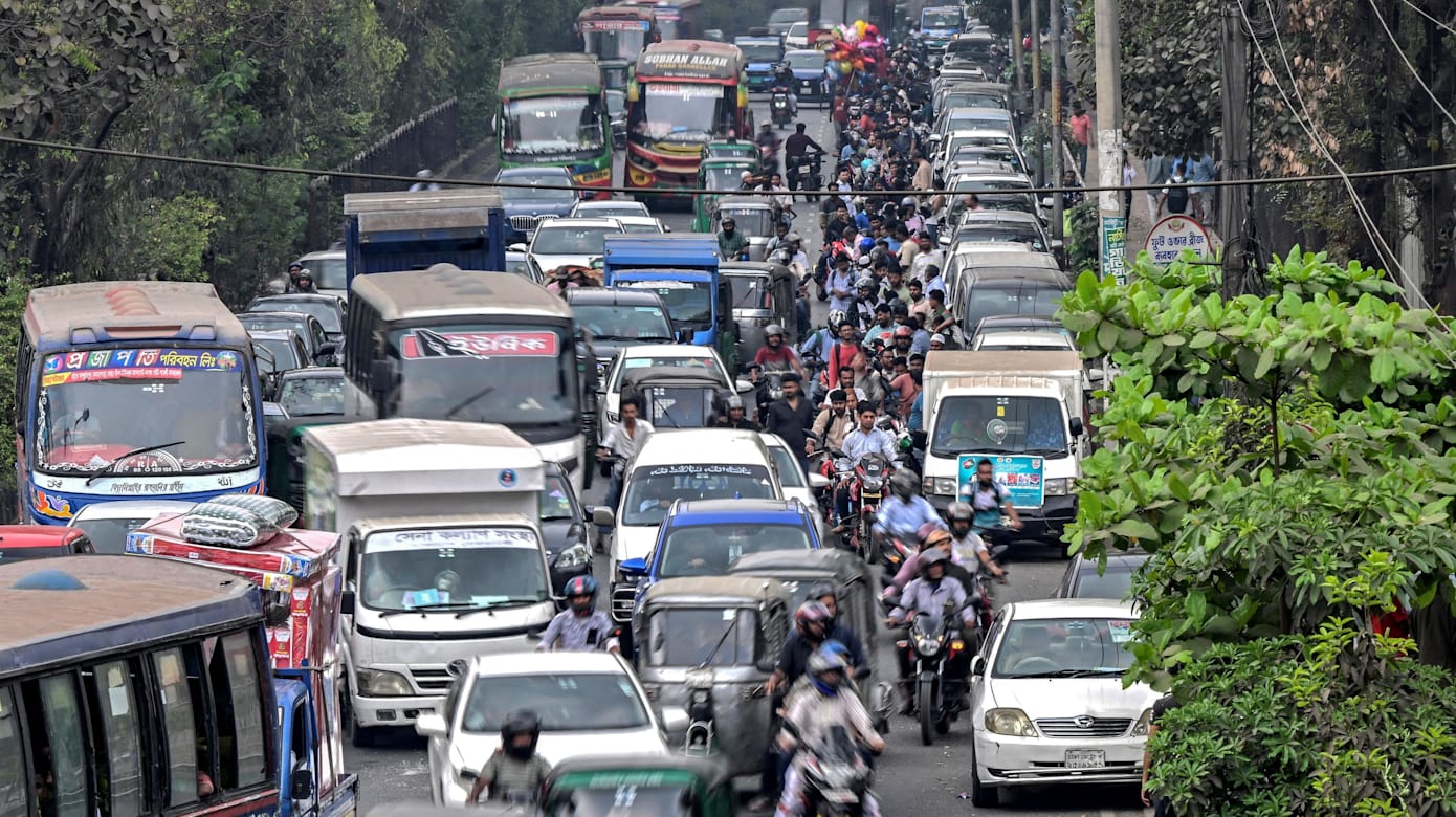 巴基斯坦和孟加拉民众抢购燃油