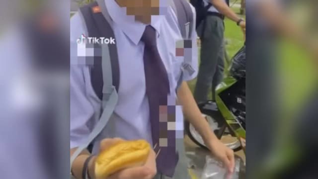 不满历史考题出现“新加坡”爆粗辱骂 马国两考生被逮捕
