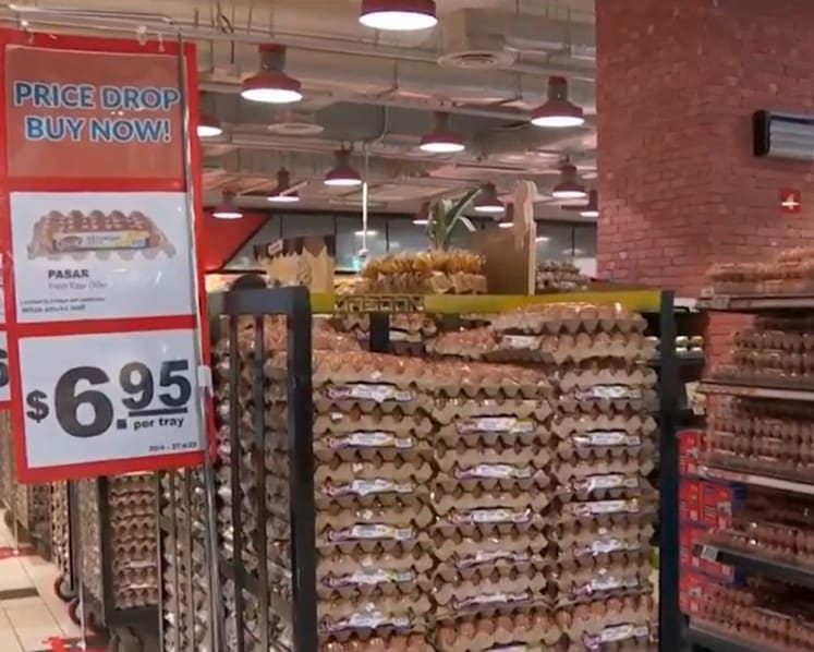 Giant, NTUC FairPrice, Sheng Siong reduce prices of eggs