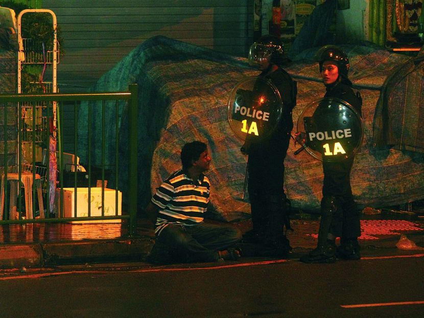 Riot in Little India on 8 Dec 2013. Photo by OOI BOON KEONG