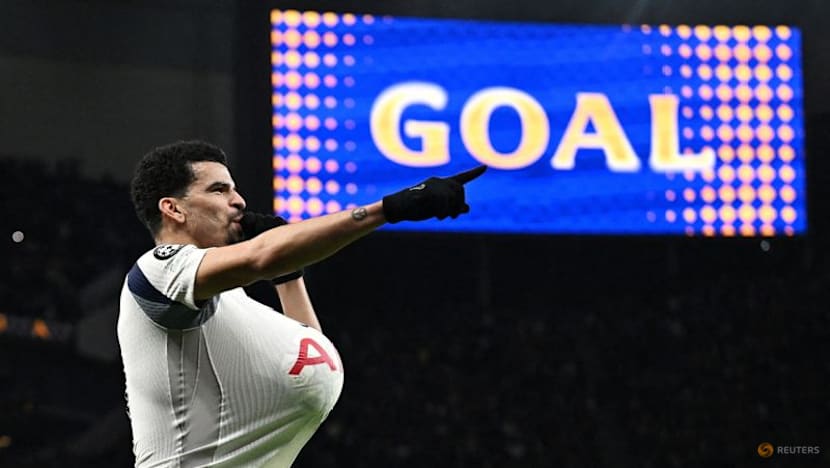 Tottenham beat 10-man Dortmund to close in on last-16 spot