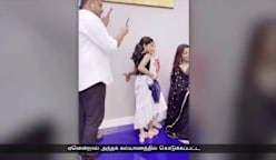 பலர் முன்னிலையில் நேரடியாக ஓவியம் தீட்டும் கலைஞர்