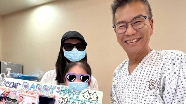 沈玉琳住院后首曝近照，同框女儿庆祝父亲节