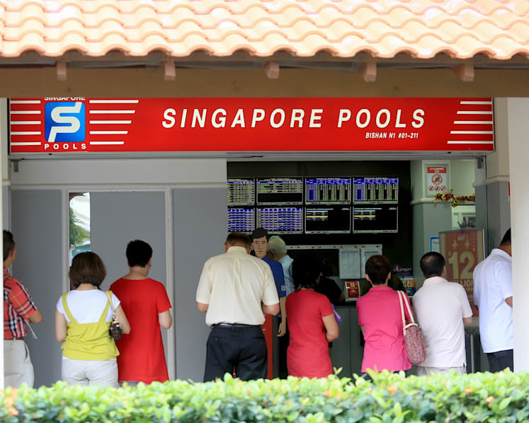 Man fined for pocketing phone left behind by woman at Singapore Pools counter 