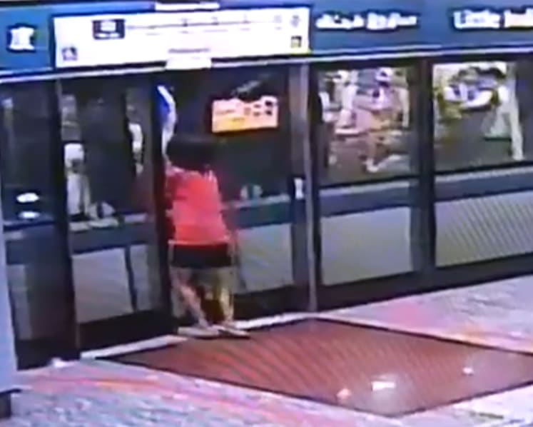Downtown Line passenger gets briefly ‘stuck’ between platform doors and train doors