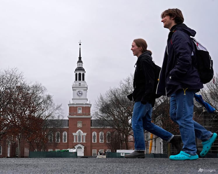US limits stays of students, journalists