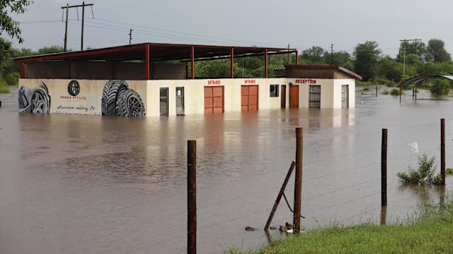 暴雨洪灾重创非洲南部三国 百余人丧生