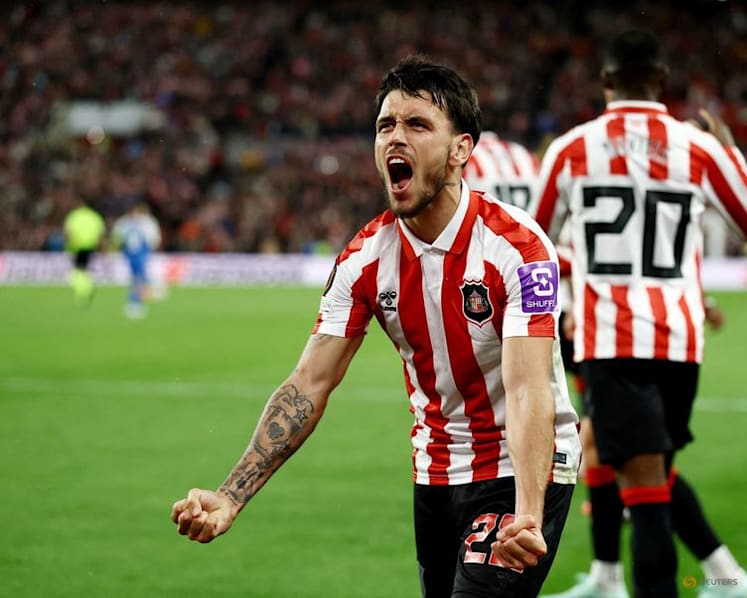 Benfica earn win in Milan as Sunderland celebrate historic night