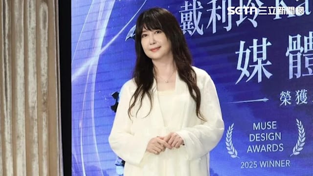 离婚13年认“有很多追求者”，孟庭苇罕谈感情现况