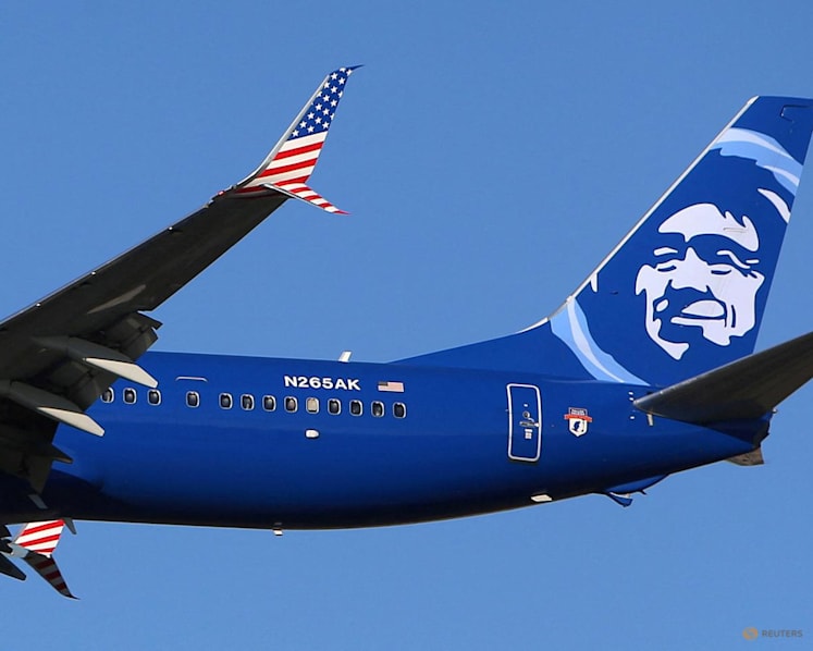 3 passengers sue Alaska Airlines after off-duty pilot accused of trying to cut engines mid-flight