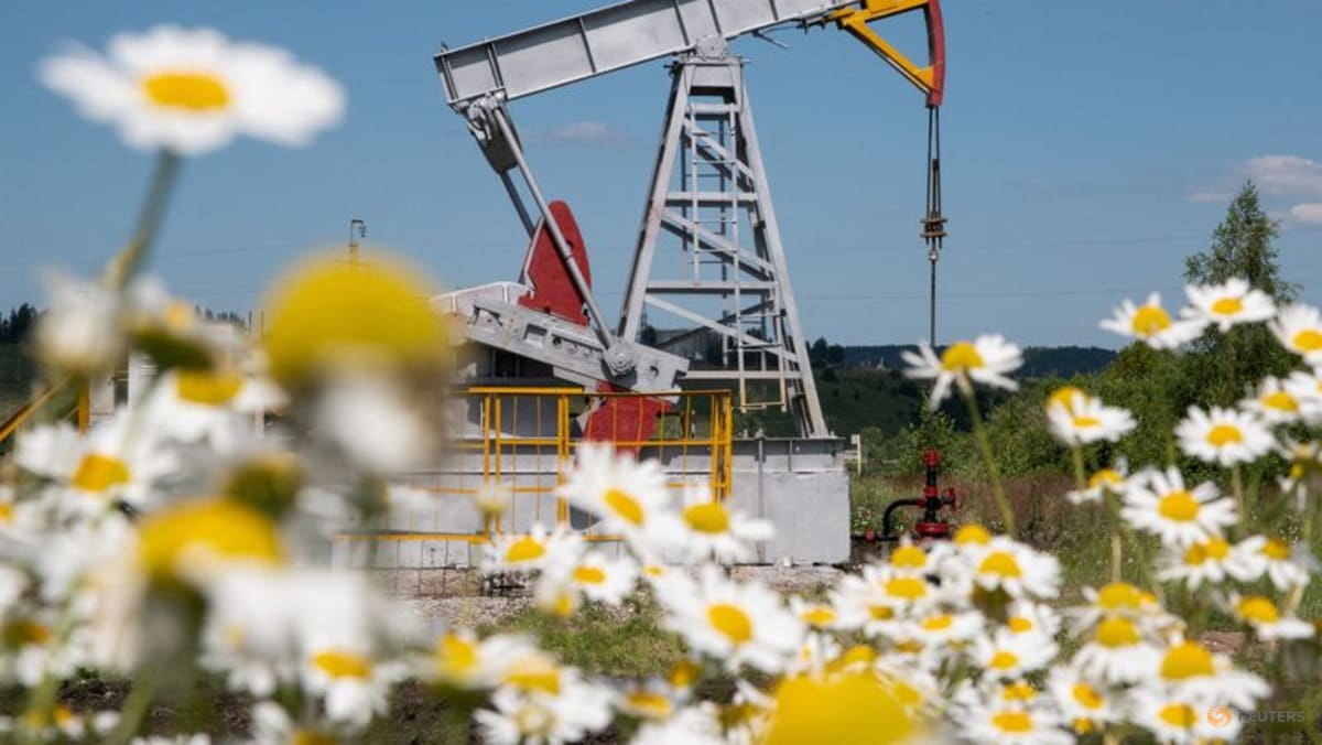 Oil prices settle up in low volume on US holiday; Russia-Ukraine talks in focus