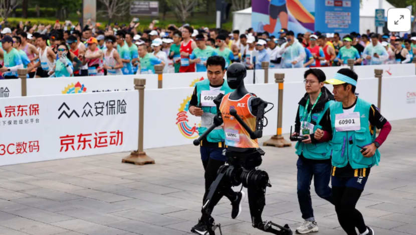 Manusia atasi robot dalam separuh maraton di Beijing