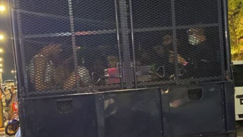 Pihak berkuasa M'sia serbu pesta KL Halloween; henti persembahan ratu 'drag'